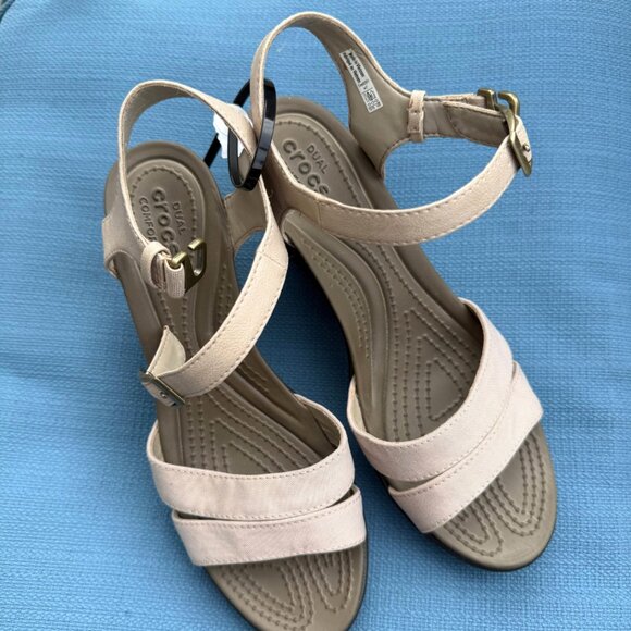 Crocs Leigh II Ankle Strap Wedge Sandals – Women’s Size 7 –Like New - Picture 2 of 7